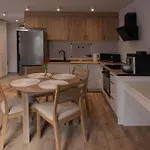 Lejlighed Spacious & Functional With Workspace By Renters *