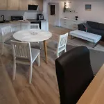 Lejlighed Spacious & Functional With Workspace By Renters *