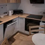 Spacious & Functional With Workspace By Renters Lejlighed *
