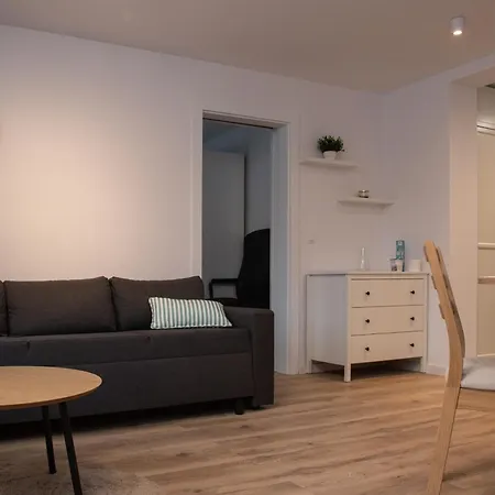 Spacious & Functional With Workspace By Renters Апартаменти Острув-Велькопольський