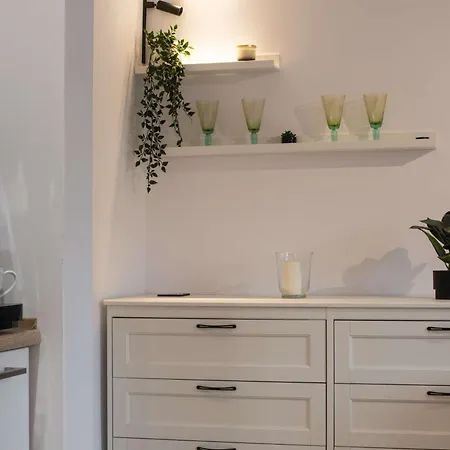 Spacious & Functional With Workspace By Renters Apartment