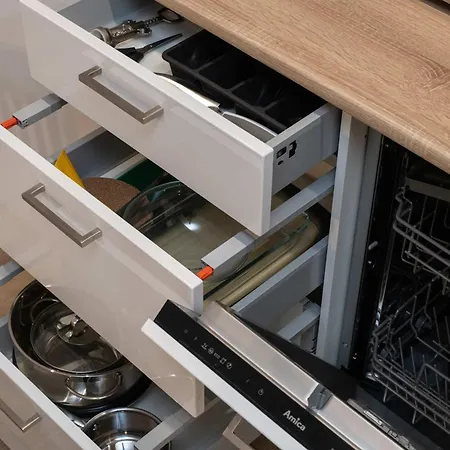 Apartment Spacious & Functional With Workspace By Renters