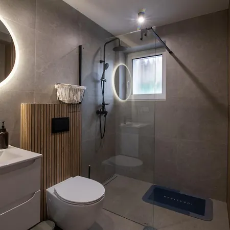 Spacious & Functional With Workspace By Renters Ostrow Wielkopolski