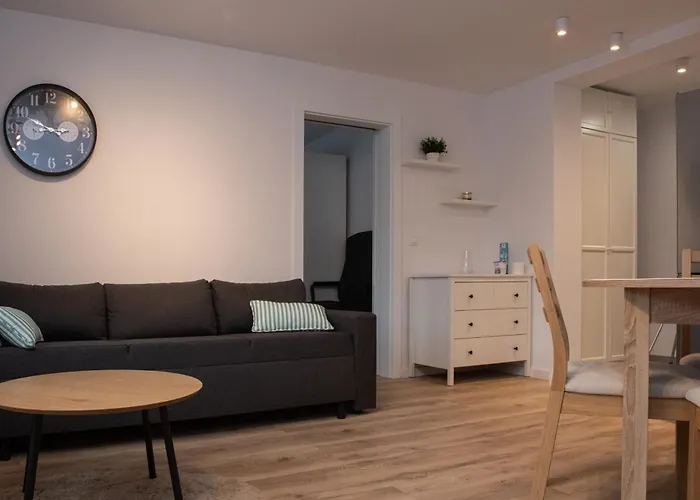 Spacious & Functional With Workspace By Renters Apartament Ostrów Wielkopolski