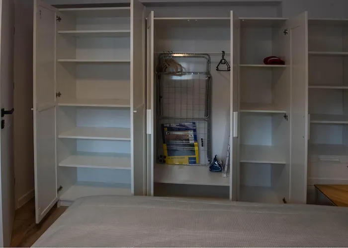 Spacious & Functional With Workspace By Renters Apartament *