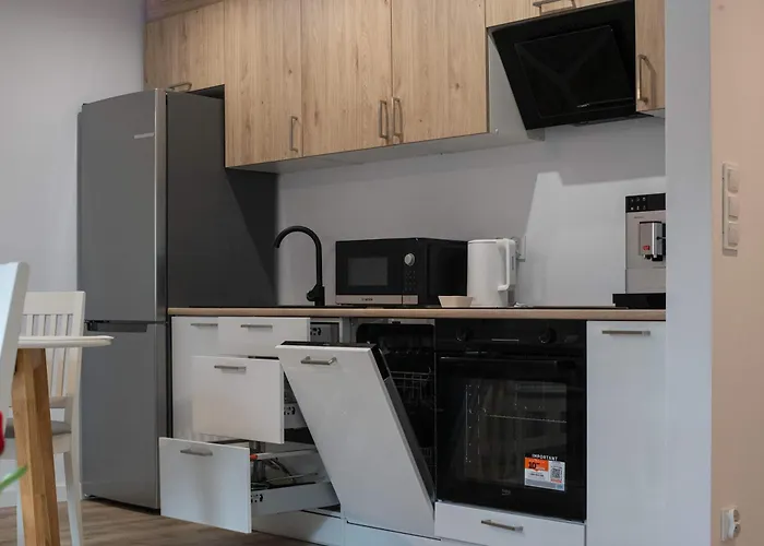 Spacious & Functional With Workspace By Renters