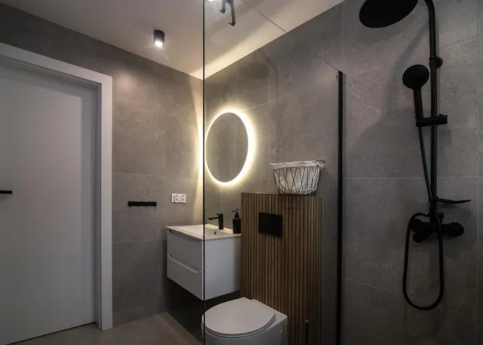 Spacious & Functional With Workspace By Renters Apartament *