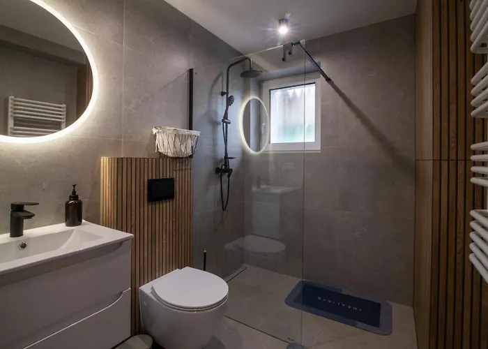 Spacious & Functional With Workspace By Renters Ostrów Wielkopolski