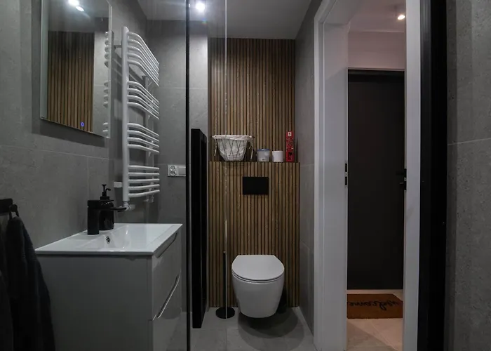 Spacious & Functional With Workspace By Renters Apartament Ostrów Wielkopolski